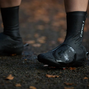 How to Keep Your Feet Warm on Cold Rides